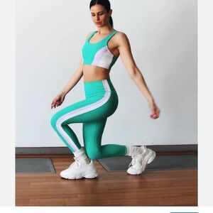 ✨Wilo Activewear‎ Green Violet White Leggings XS Athleisure Yoga Gym✨